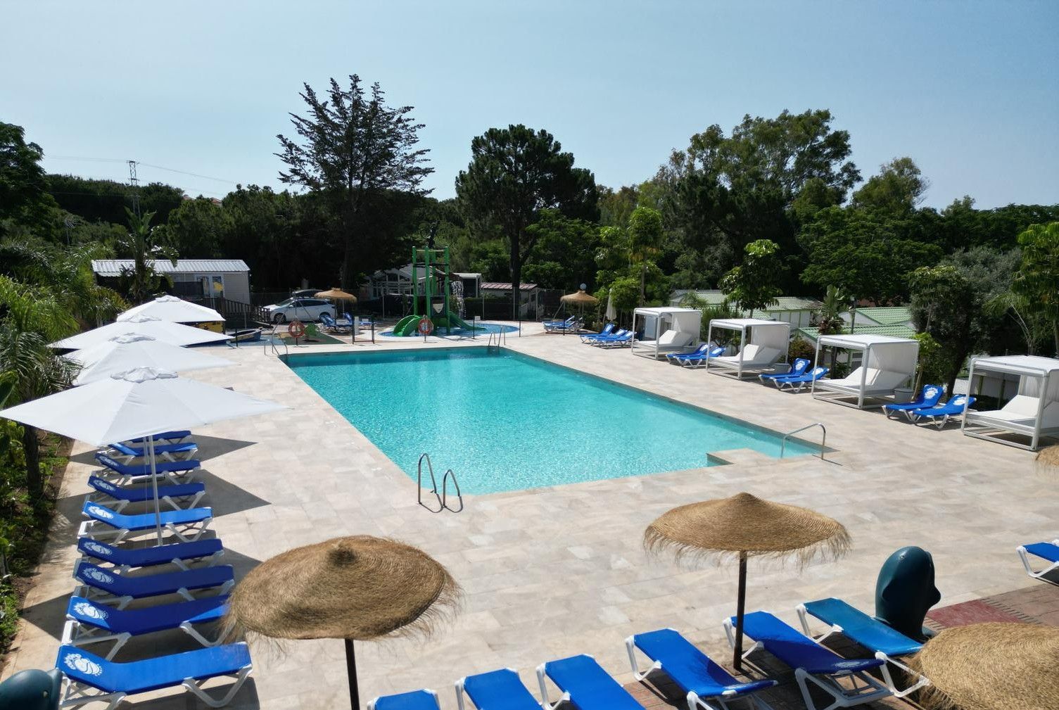 Instalaciones y espacio en Camping Cabopino, Malaga