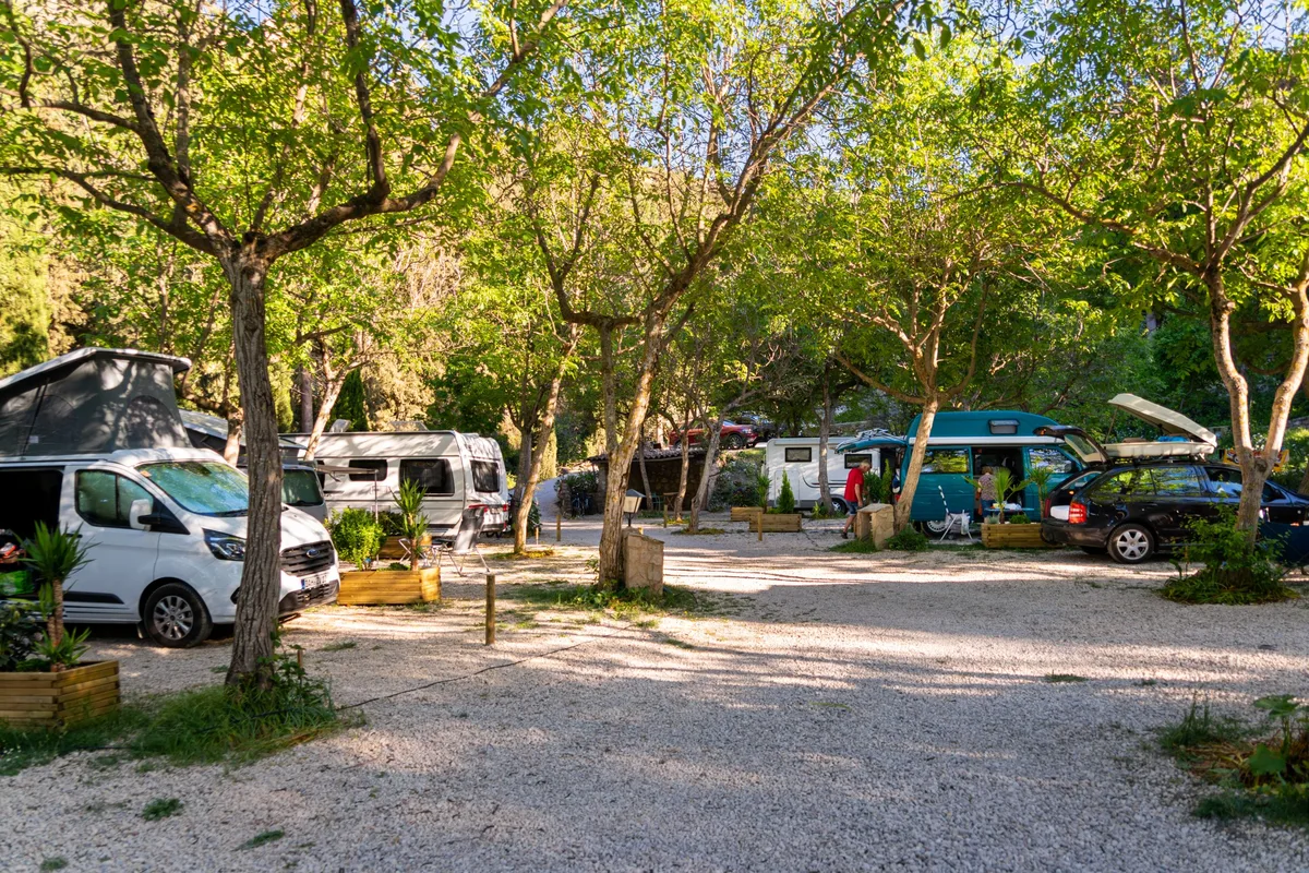 Instalaciones y espacio en Camping Cortijo San Isicio, Cazorla