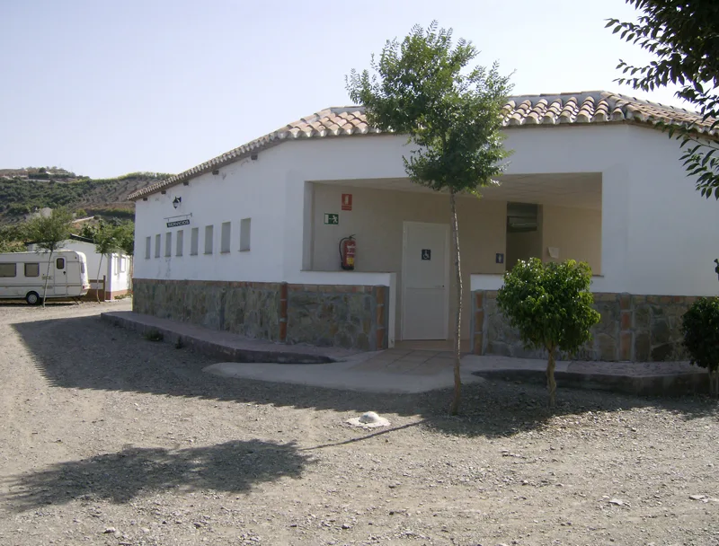 Instalaciones y espacio en Camping Iznate, Malaga