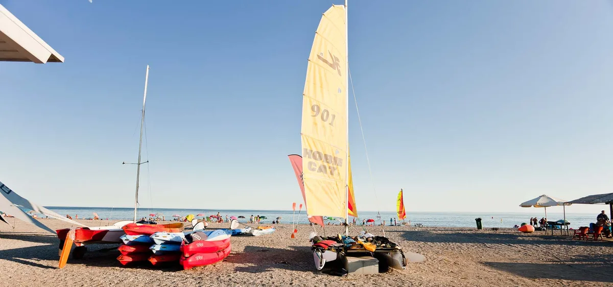 Instalaciones y espacio en Camping Playa de Poniente, Malaga