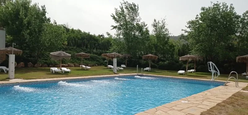 Instalaciones y espacio en Camping Pueblo Blanco, Malaga