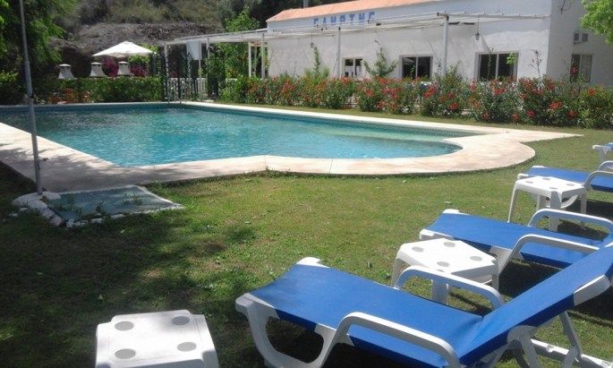 Instalaciones y espacio en Camping Suomi Village, Malaga
