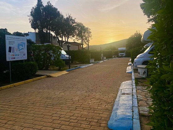 Instalaciones y espacio en Camping Sureuropa, La Linea De La Concepcion