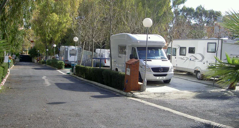 Instalaciones y espacio en Camping Torremolinos, Malaga