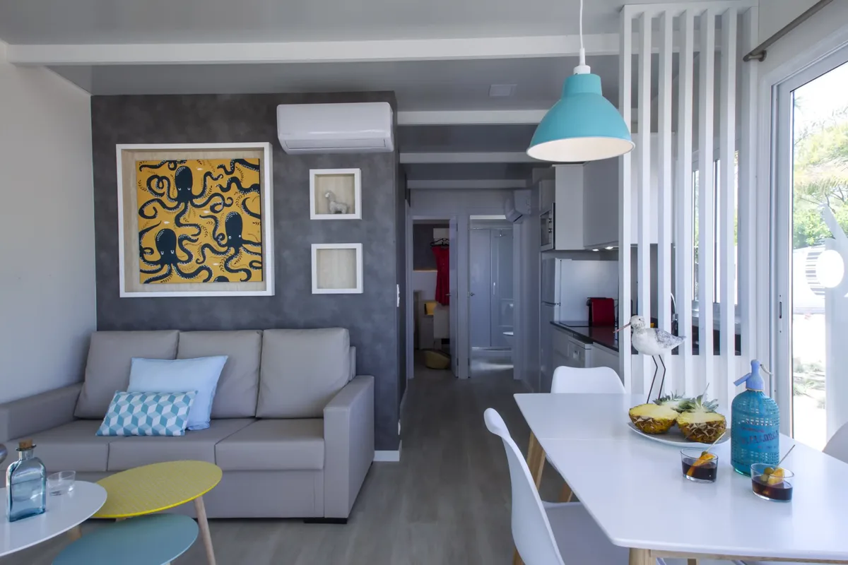 Instalaciones y espacio en Costa del Sol Glamping Village, Fuengirola