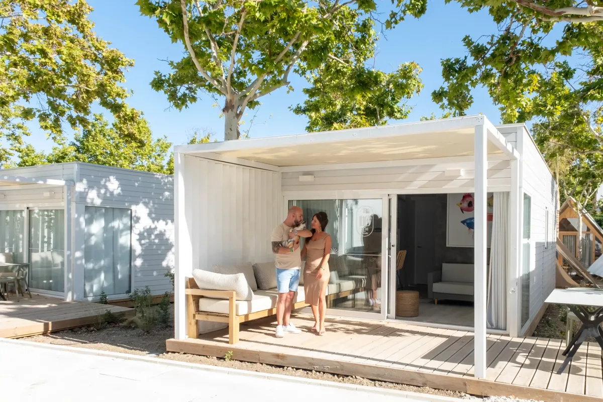 Instalaciones y espacio en Costa del Sol Glamping Village, Fuengirola