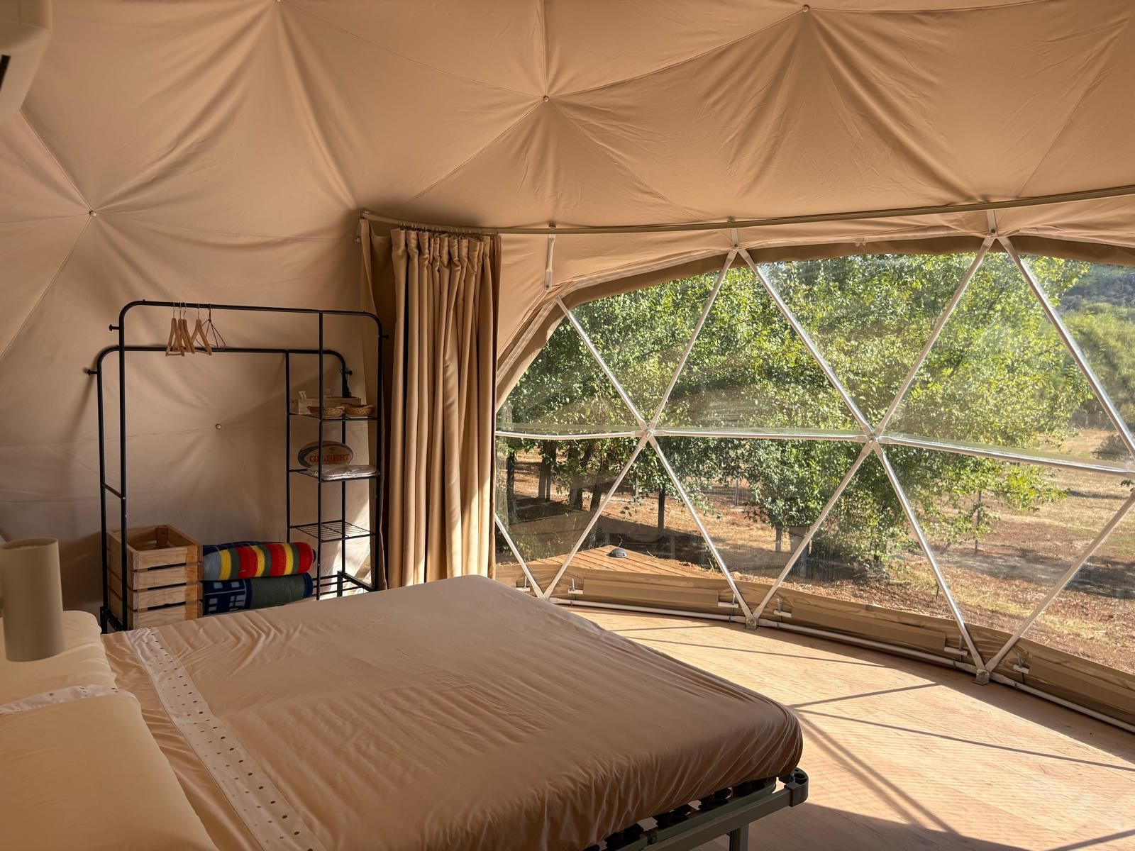Instalaciones y espacio en Glamping San Benito, Cazalla De La Sierra
