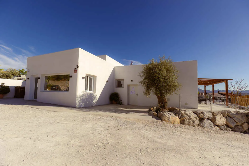 Instalaciones y espacio en Camping Base Camp Granada, Granada