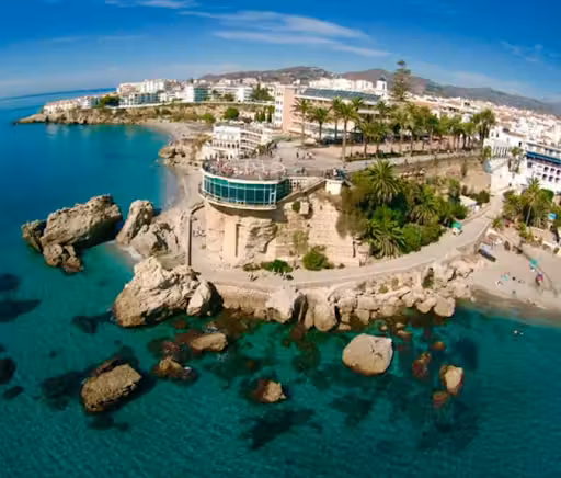 Instalaciones y espacio en Villa del Mar - Camping Nerja, Malaga