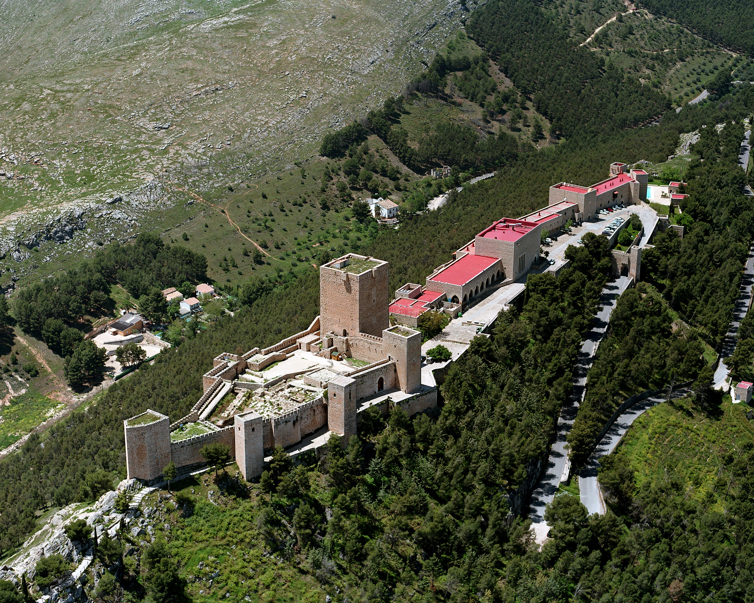 Instalaciones y espacio en Zona de Acampada la Toba, Jaen